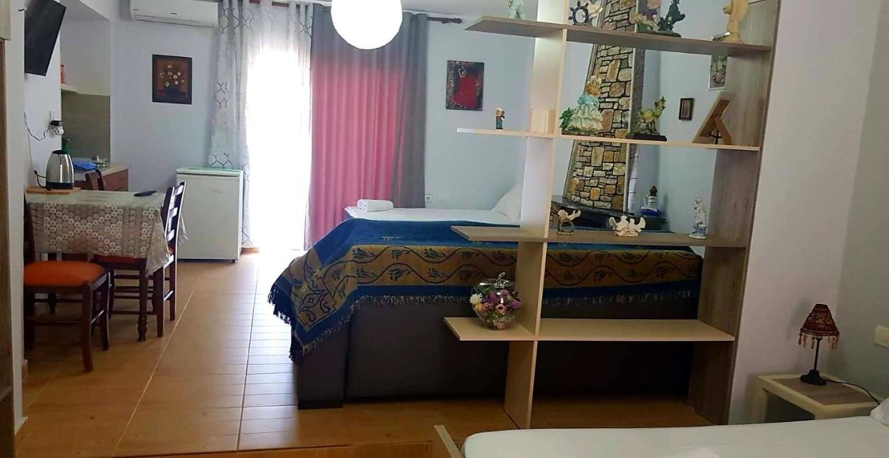 Aira Apartment Himare Exteriör bild