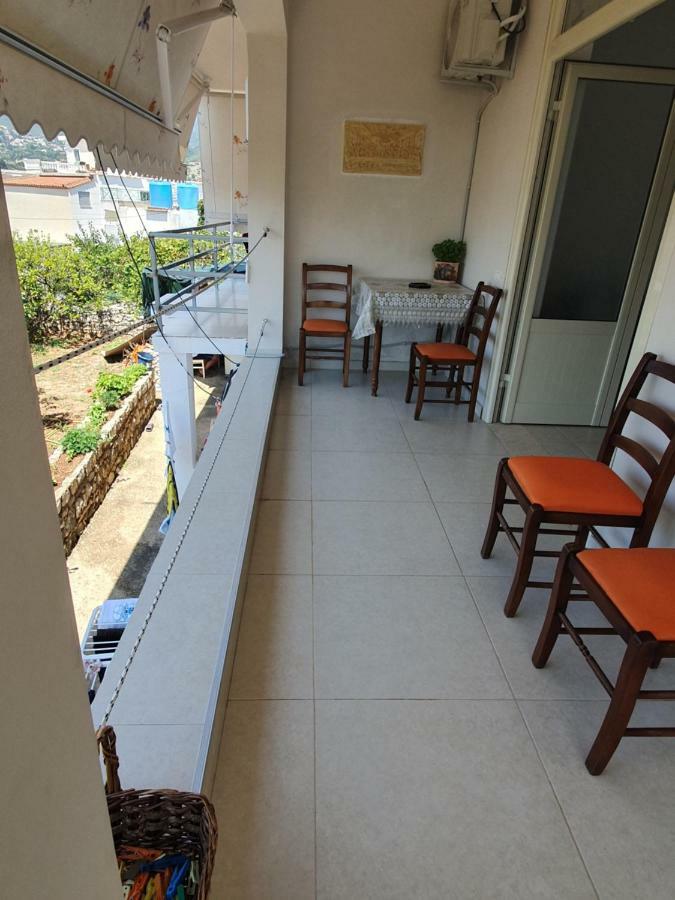 Aira Apartment Himare Exteriör bild